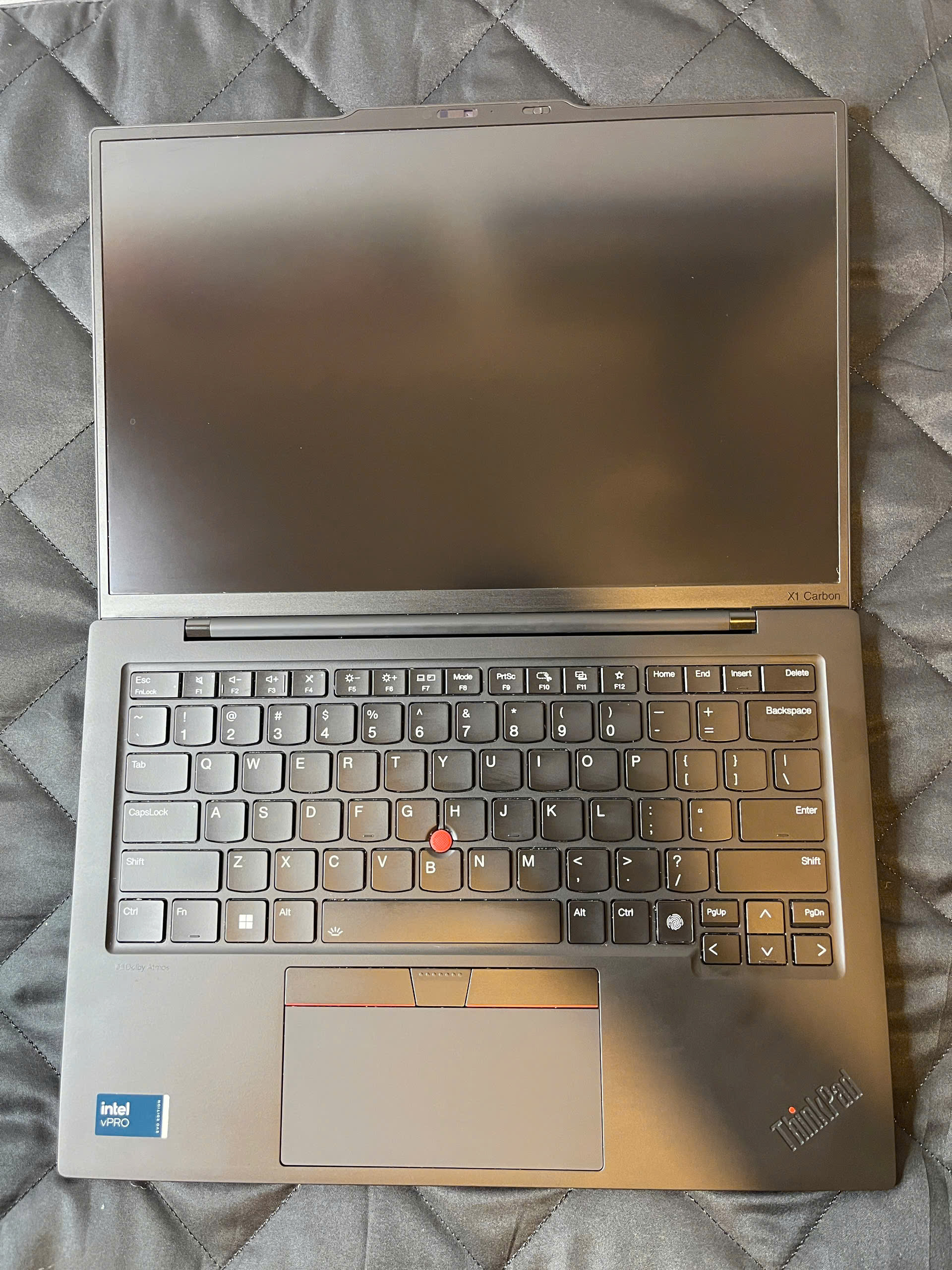 LENOVO THINKPAD X1 CARBON GEN 12 ULTRA 7 165U 16GB 14"FHD+  Trang chủ Danh Mục Sản Phẩm 